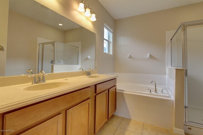 Building Photo - 5864 Trieda Dr