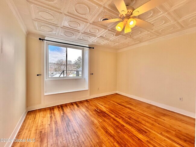 Building Photo - 290 2nd Ave