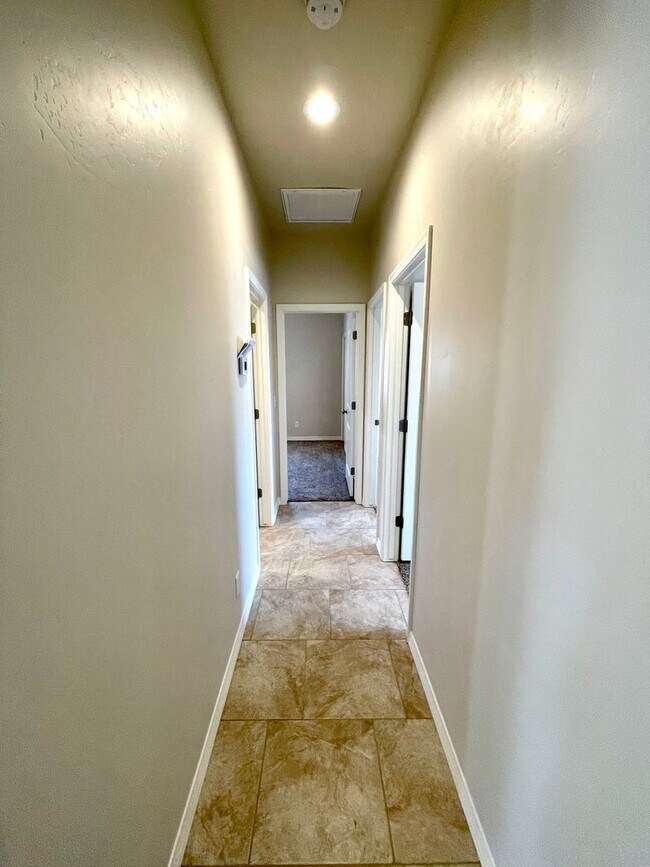 Building Photo - Centrally Located 3BR Home Near Airway Ave | Granite Kitchen, 2-Car Garage & Fenced Yard!