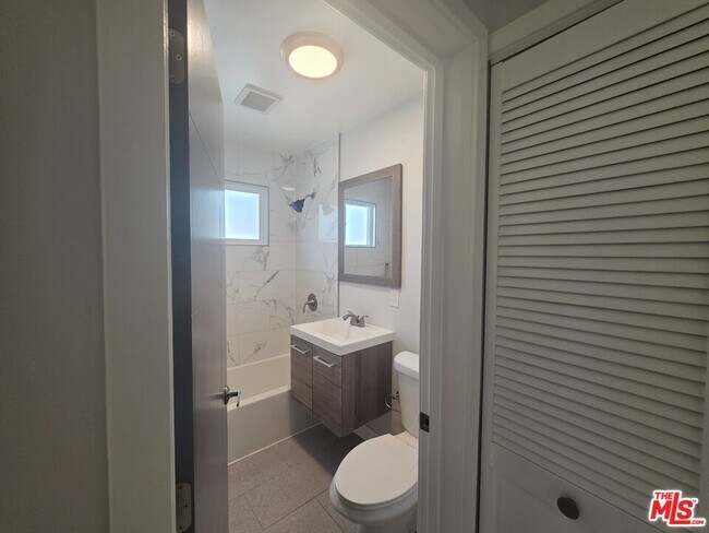 Building Photo - 1505 Cochran Ave