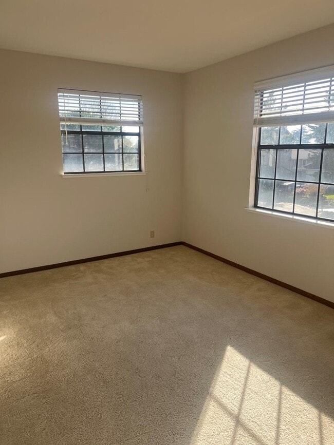 Building Photo - 381 St Andrews Ln