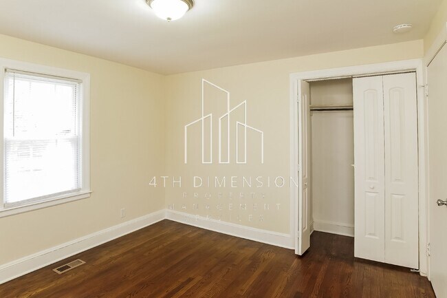 Building Photo - Charming 3 Bed Home with Spacious Layout i...