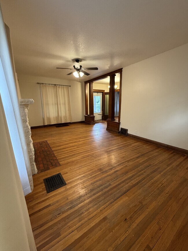Building Photo - 800 E 41st St