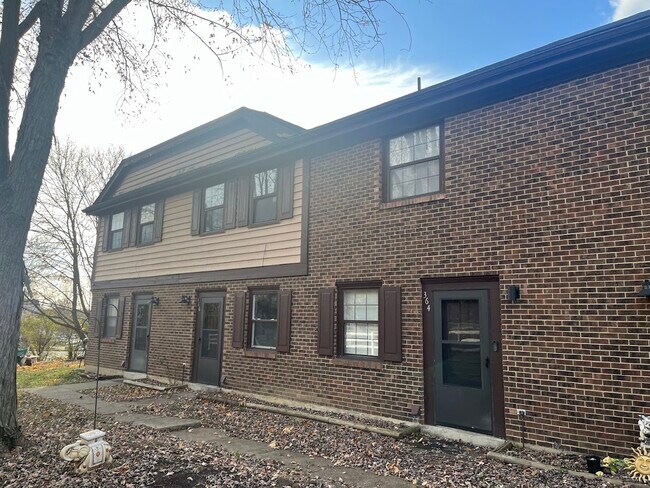 Building Photo - 368-368 Windsor Park Dr
