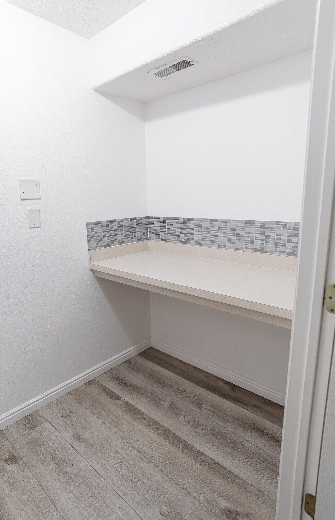 Building Photo - 8084 N Ridge Loop E