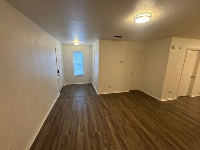 Building Photo - 2806 James Rd