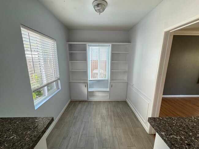 Building Photo - 9217 Alcott St