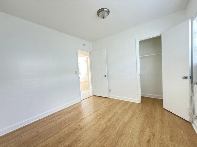 Building Photo - 1172 W 34th St