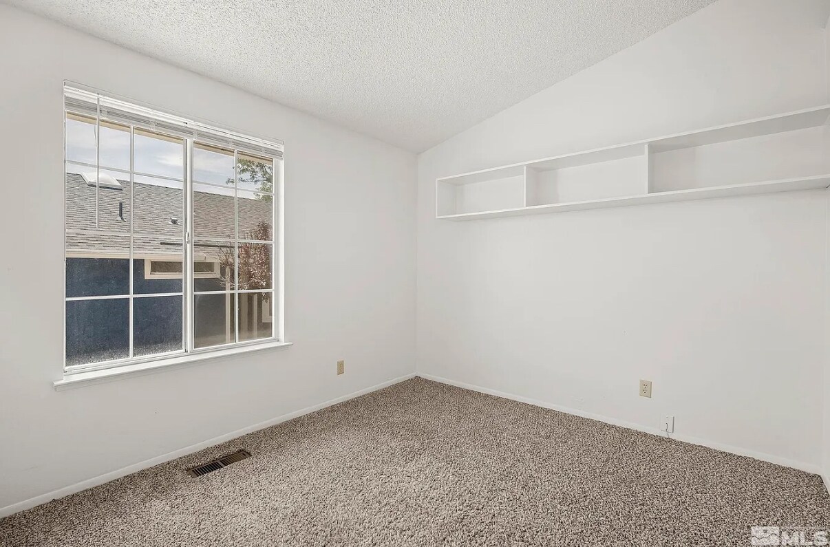Building Photo - 6402 Park Pl
