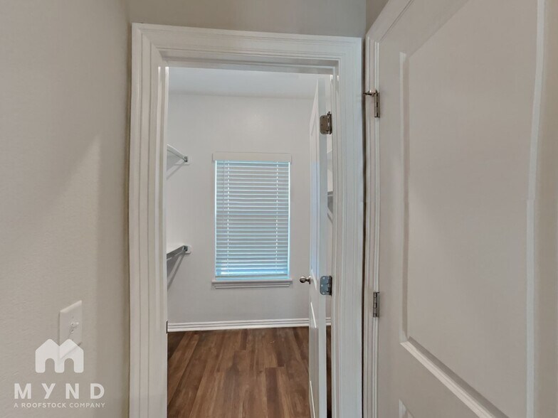 Building Photo - 421 Citation St