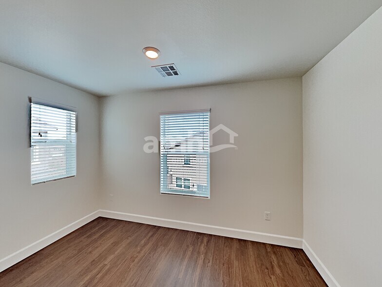 Building Photo - 1479 Garden Swing Ave