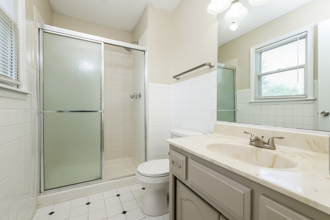 Building Photo - Spacious 4-Bedroom Home
