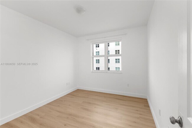 Building Photo - 7900 Harbor Island Dr