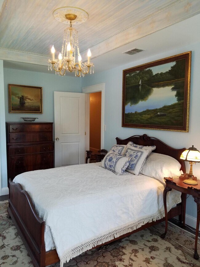 Building Photo - 212 St Johns Ave