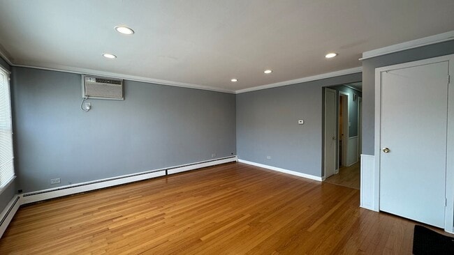 Building Photo - 6118 W Gunnison St