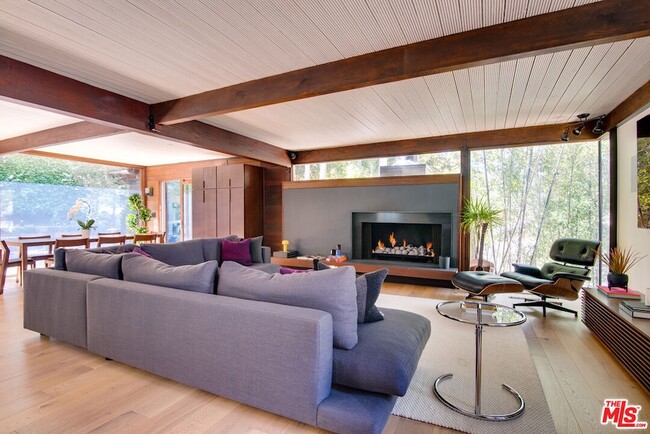 Primary Photo - 9624 Yoakum Dr