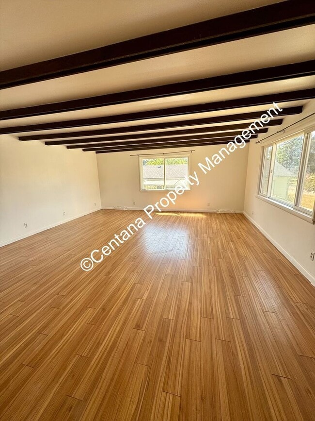 Building Photo - 2 Bedroom House on the Flats with extra bonus rooms, including finished basement and 2 Full bathr...