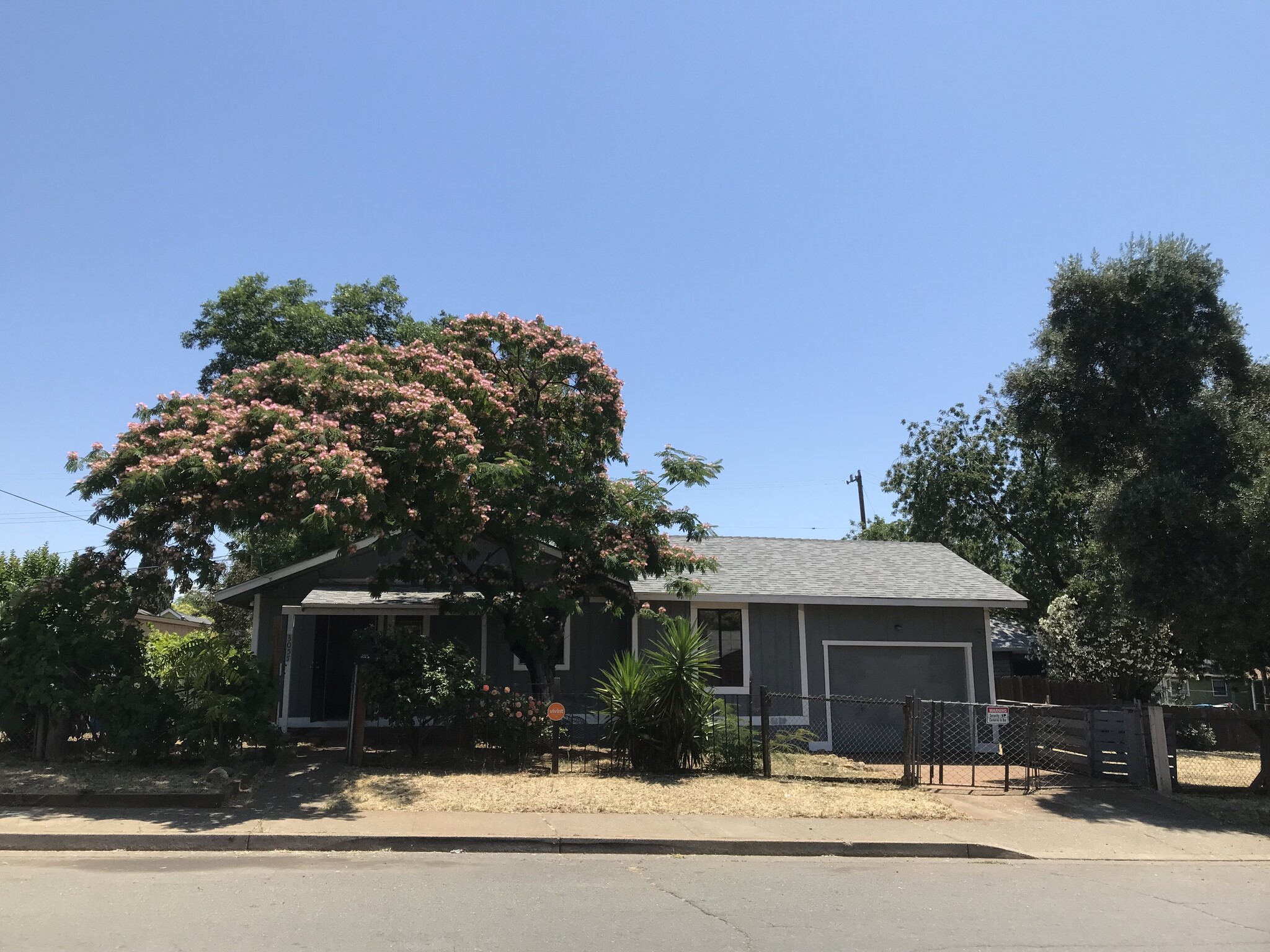Building Photo - 3055 Spencer Ave