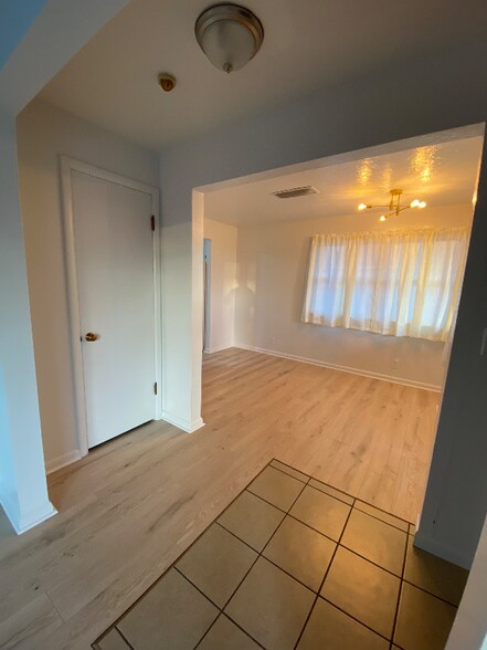 Building Photo - 535 SE Scenic View Dr