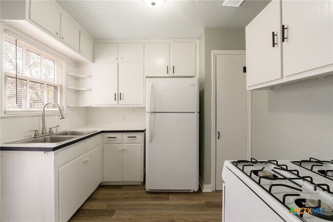 Building Photo - 1108 Stewart St