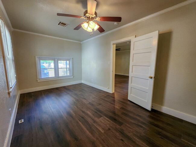 Building Photo - Newly Renovated 3 bedroom 1 bath home in S...