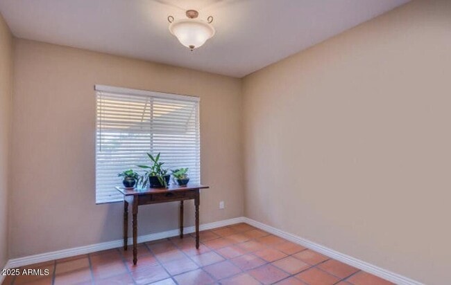 Building Photo - 4936 E Evans Dr