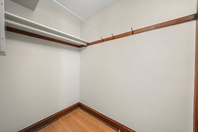 Building Photo - 2026 W Charleston St