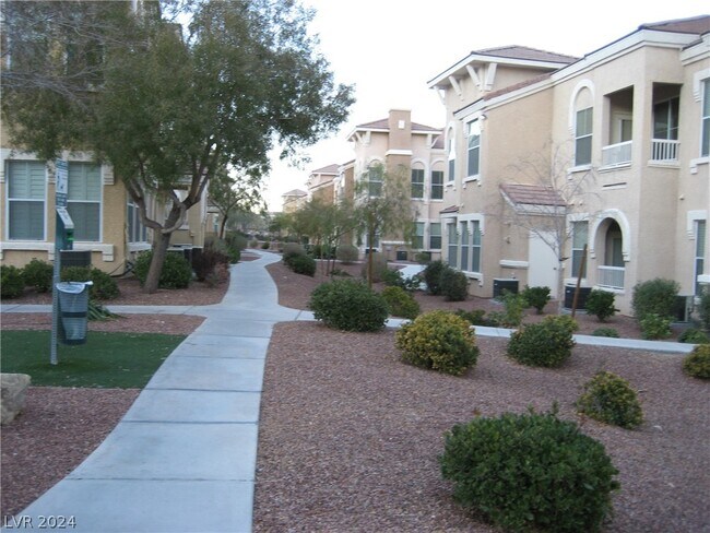 Building Photo - 10550 W Alexander Rd