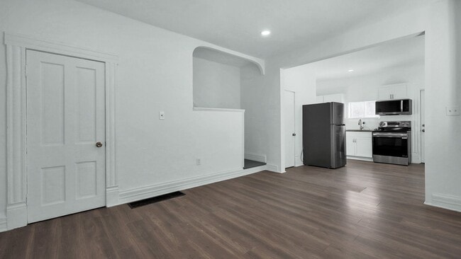 Building Photo - 130 Chicago Ave