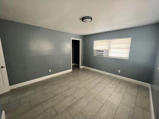 Building Photo - 228 Ave Q NW