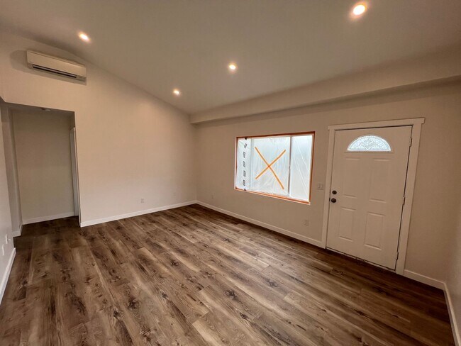 Building Photo - West 10th Escondido Triplex