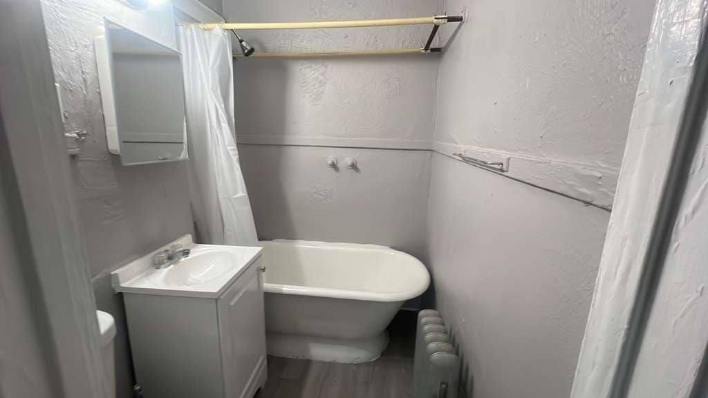 Building Photo - 392 E 147th St