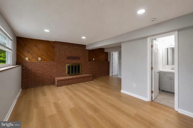 Building Photo - 1414 King William Dr