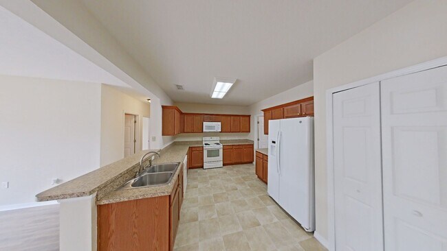 Building Photo - Nice 3/2 in Poinciana