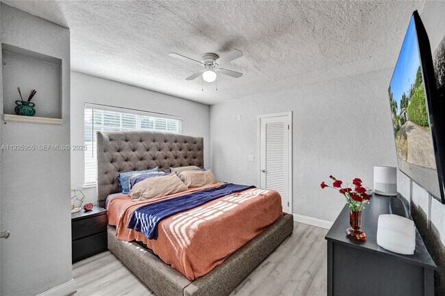 Building Photo - 2826 Dewey St