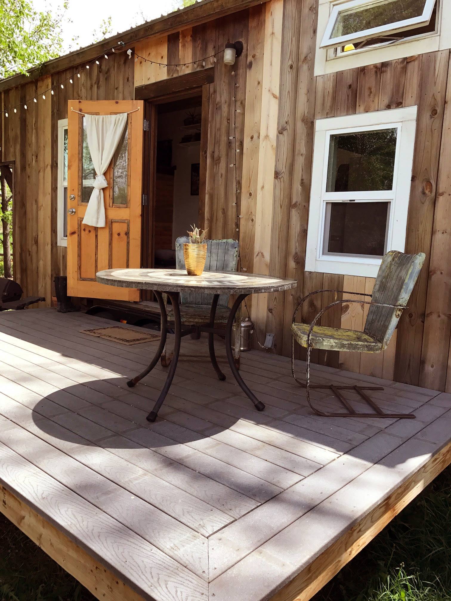 Building Photo - 325 N Sunset St