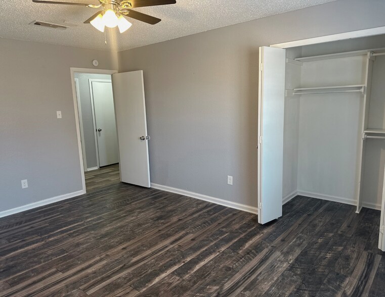 Front bedroom w/ample closet space - 8302 Woodview Dr E