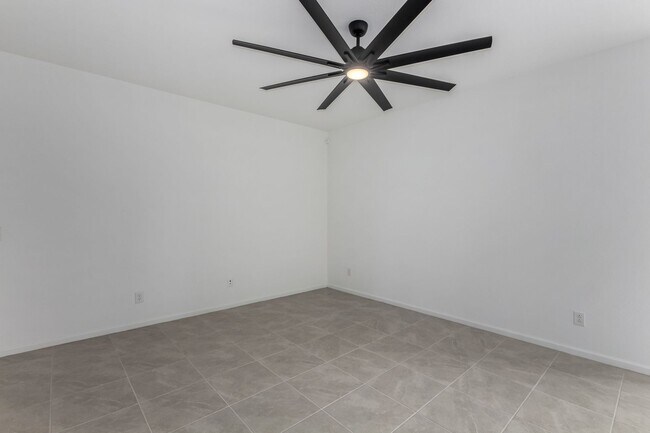 Building Photo - Charming 3-Bed Rental with Spacious Yard