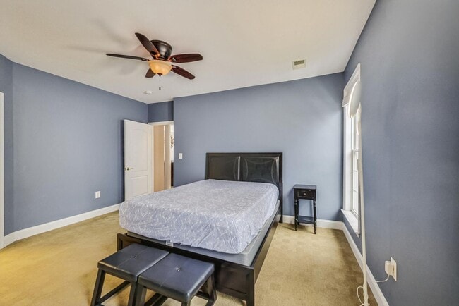 Building Photo - Beautiful two bedroom, two bathroom unit l...