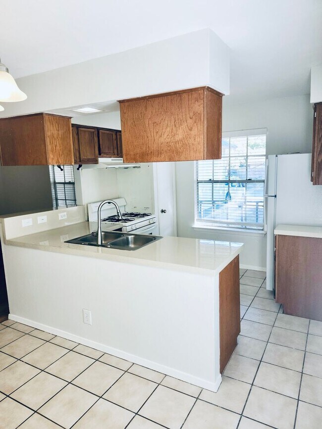 Building Photo - 1922 Nicole Cir