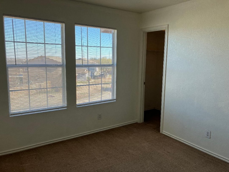 Building Photo - 9910 Amber Ledge