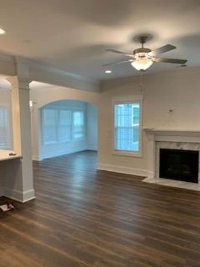 Building Photo - Available Rental located in desirable area of Scotts Hill in Scotts Hill Village