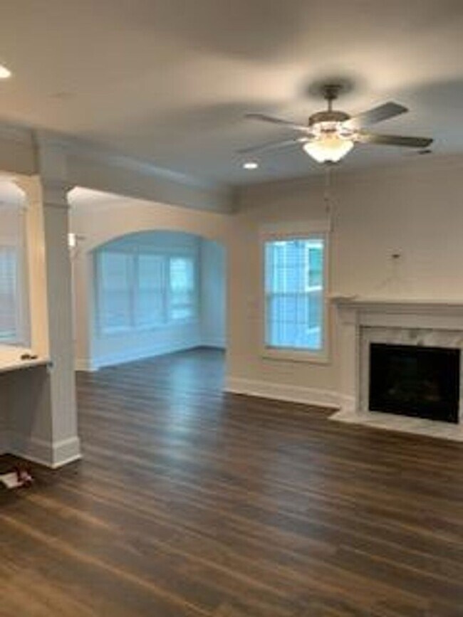 Building Photo - Available Rental located in desirable area...