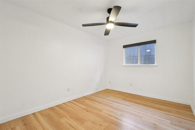 Building Photo - 12907 Water Mill Cove