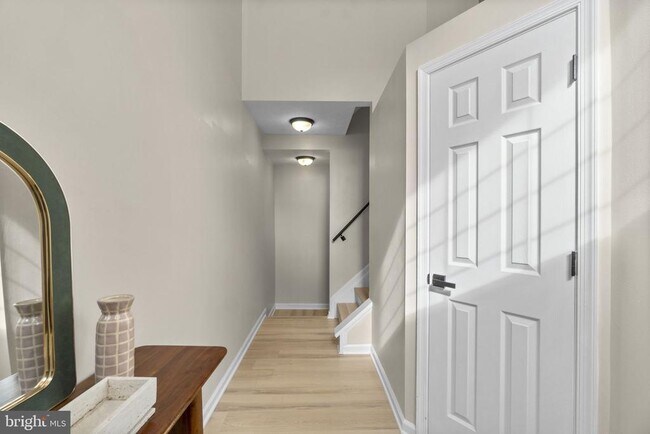 Building Photo - 404 Hobbitts Ln