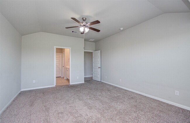 Building Photo - 2815 Dry Creek Dr