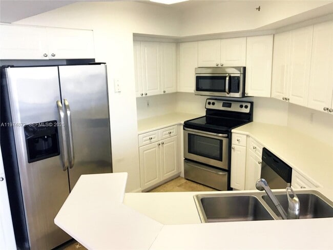 Building Photo - 1800 Sunset Harbour Dr