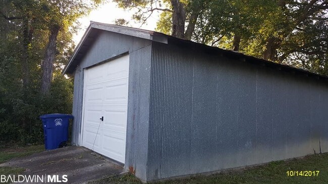 Building Photo - 304 W Orange Ave