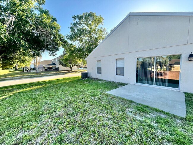Building Photo - 1709 Pine Bay Dr