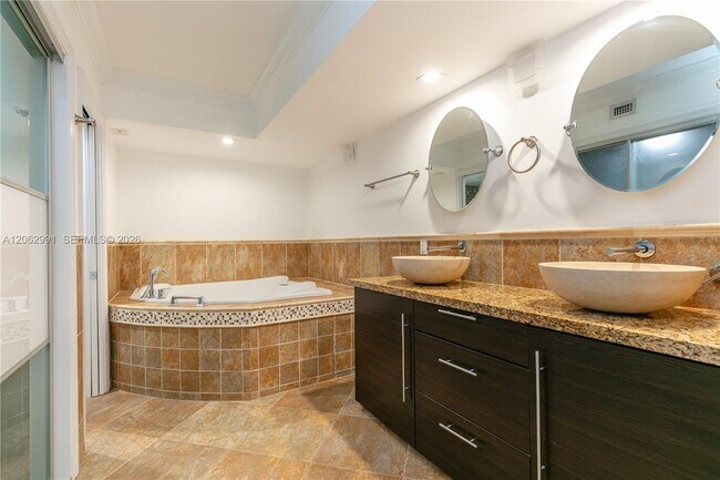 Building Photo - 3500 Mystic Pointe Dr